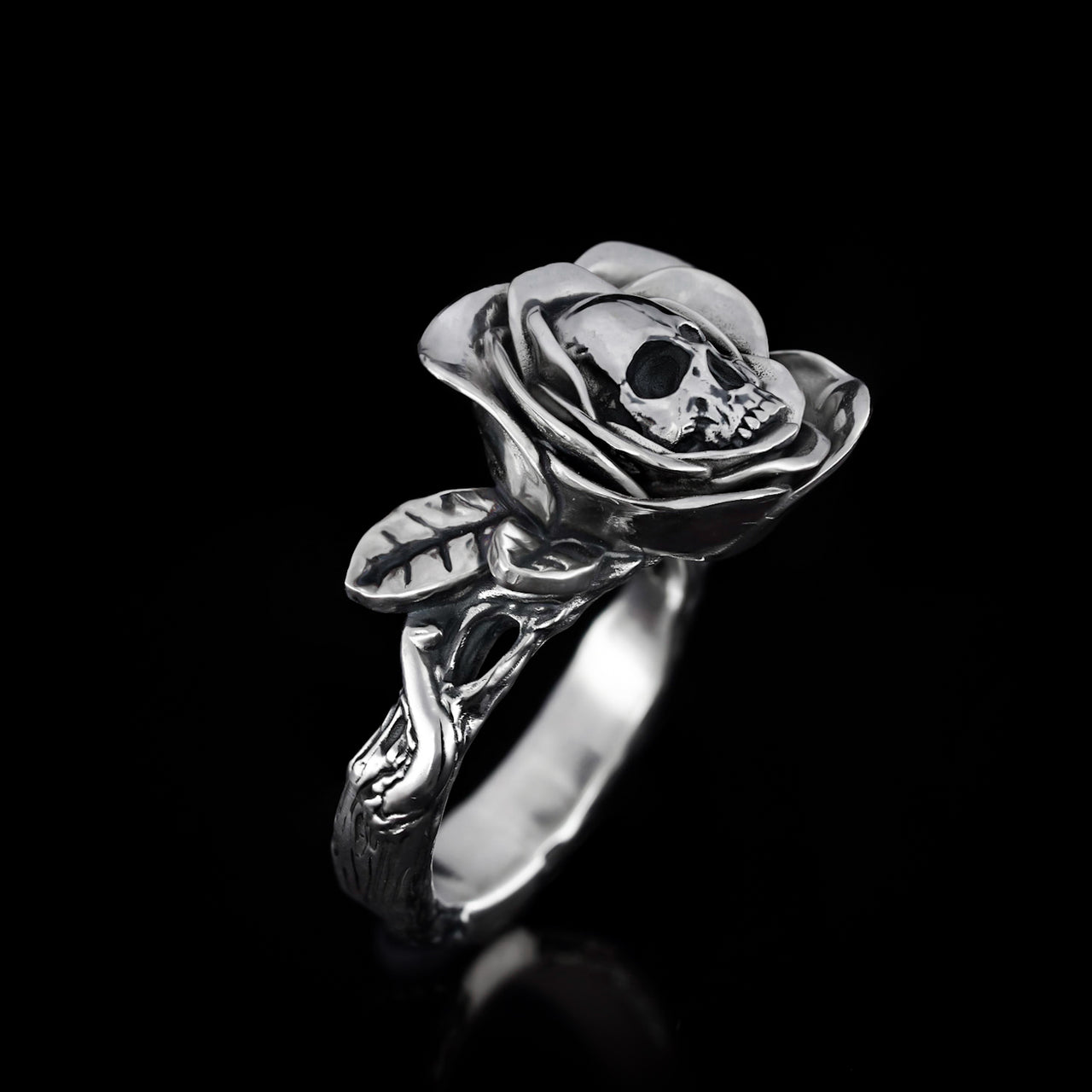 Skull and rose ring in sterling silver on black background - Black Feather Design