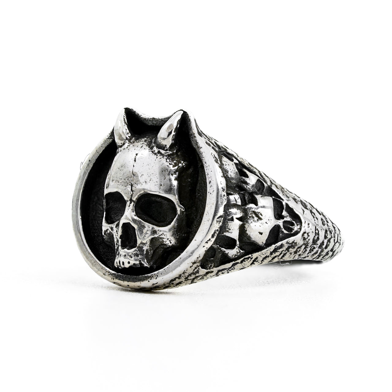 Horned Skull Ring - Gothic Style - 925 Sterling Silver - Black Feather Design