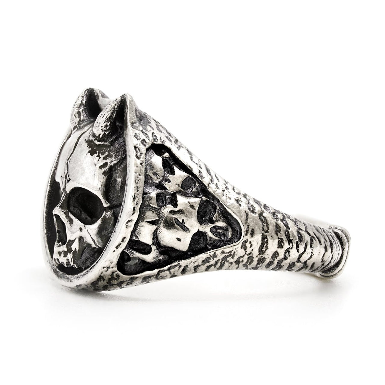 Horned Skull Ring - Gothic Style - 925 Sterling Silver - Black Feather Design