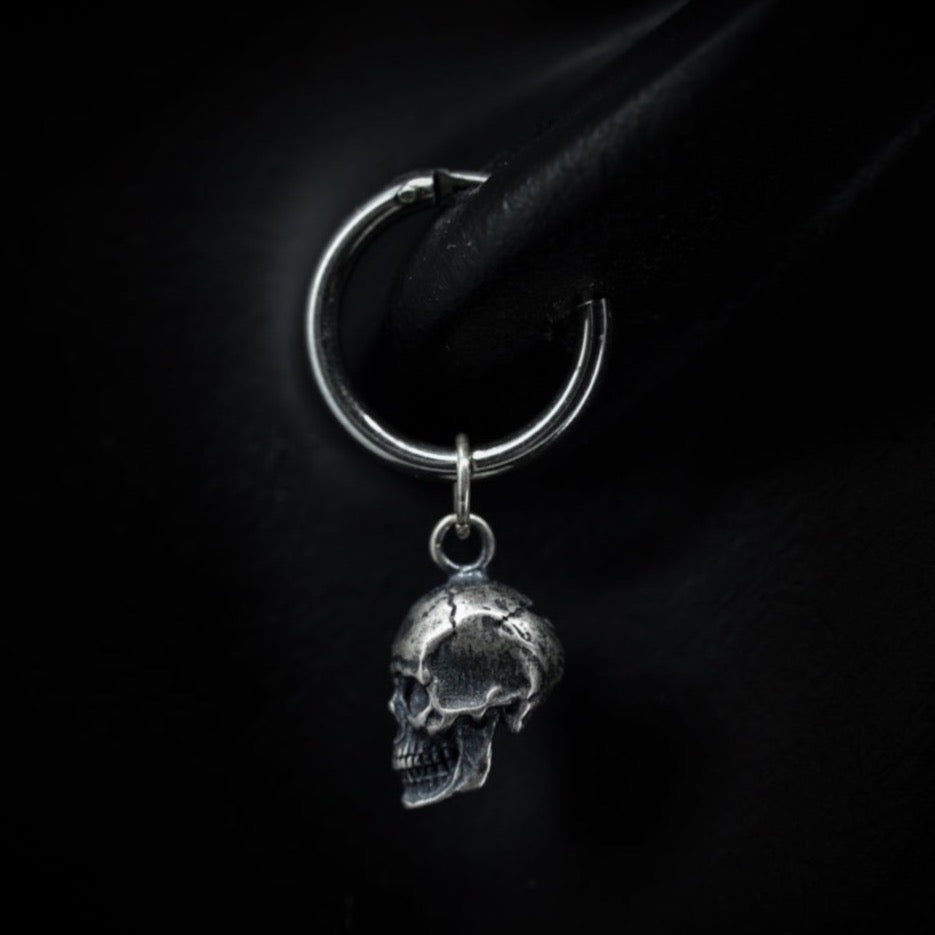 Skull earring - sterling silver - black feather design