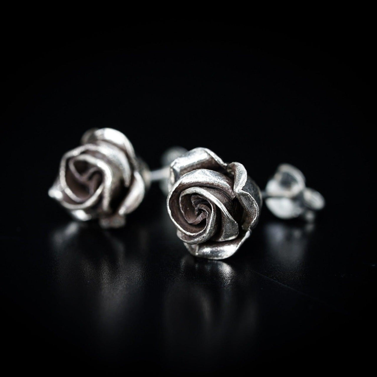Black Feather Design Rose Earrings
